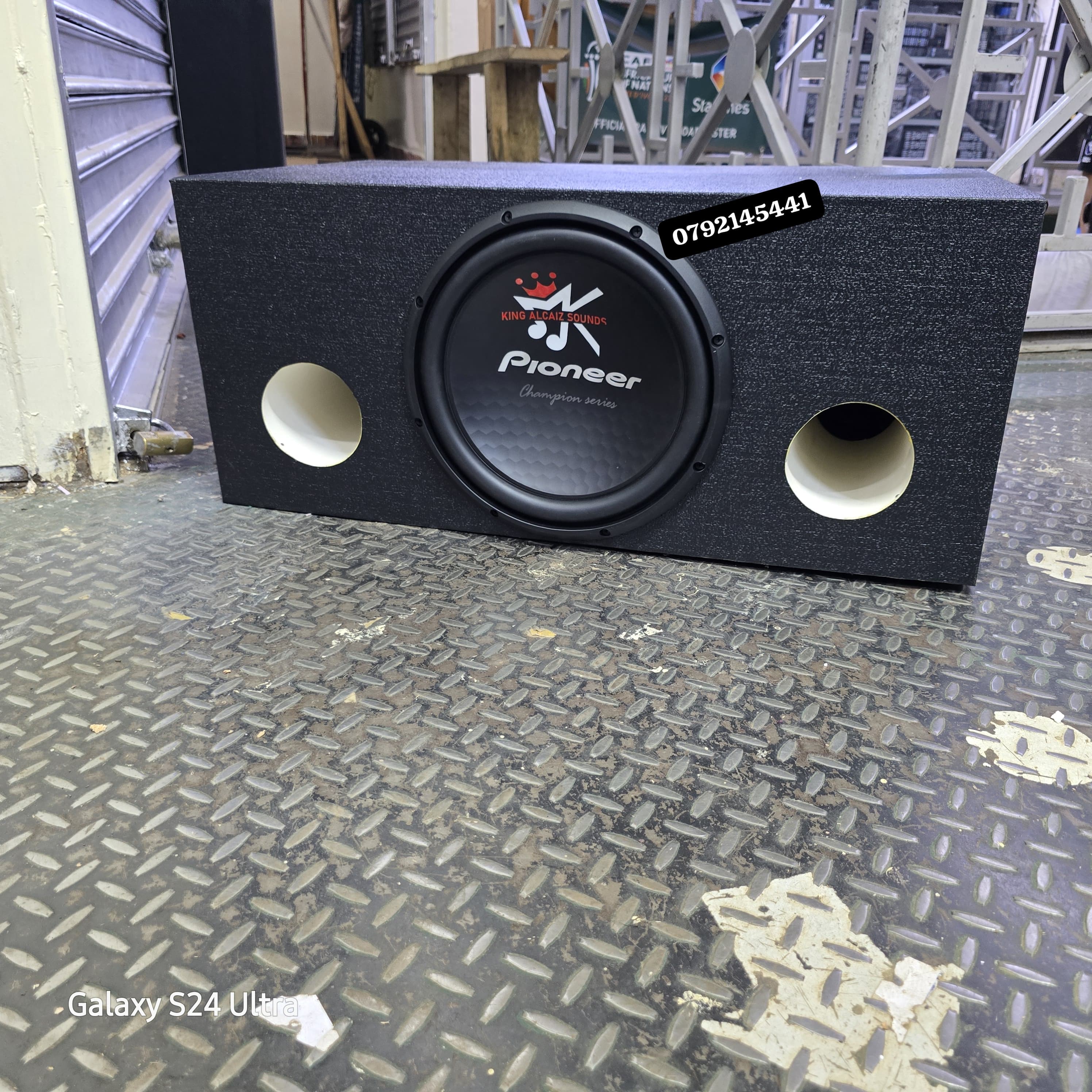 Pioneer 1500watts bass speaker.