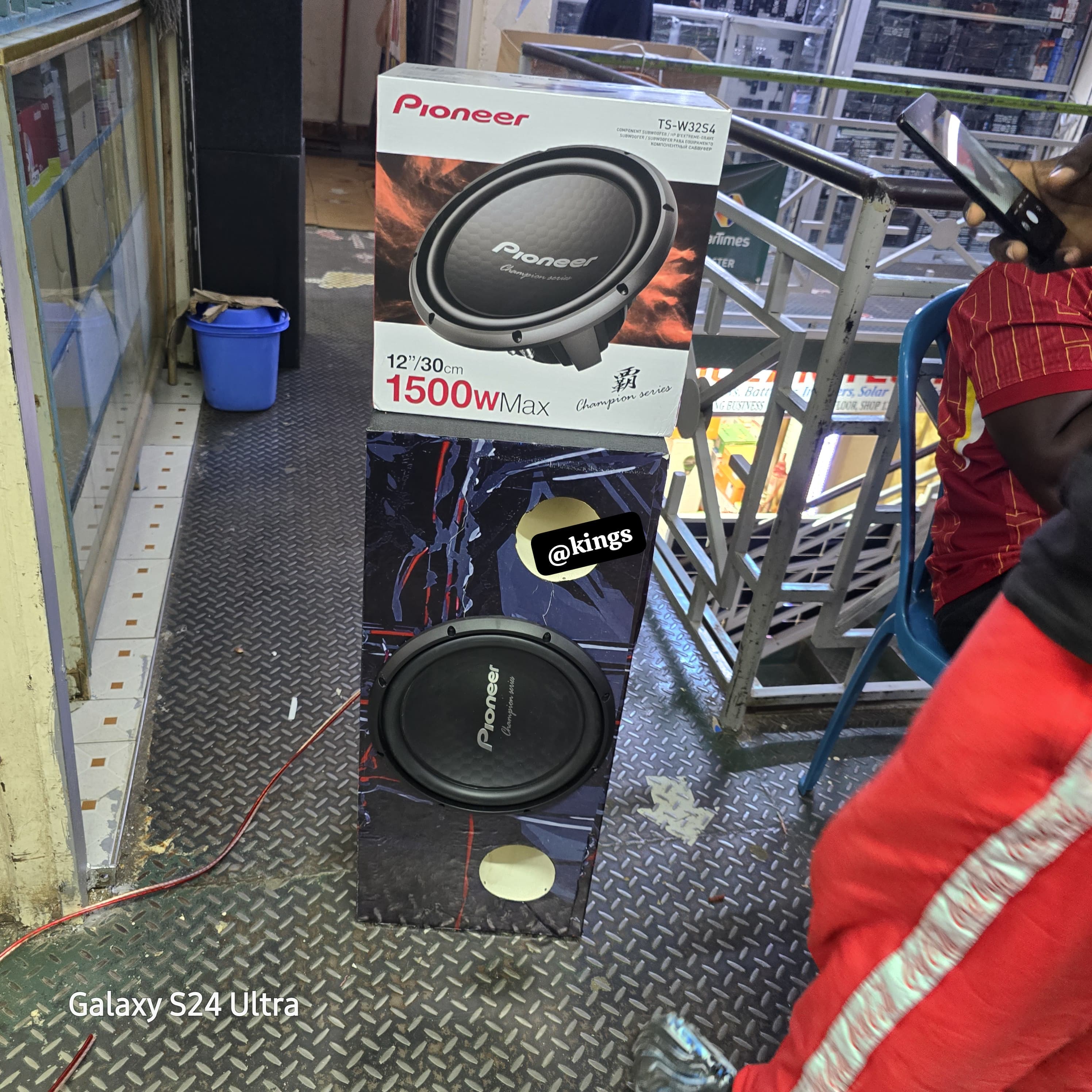 Pioneer 32s4 with compato design
