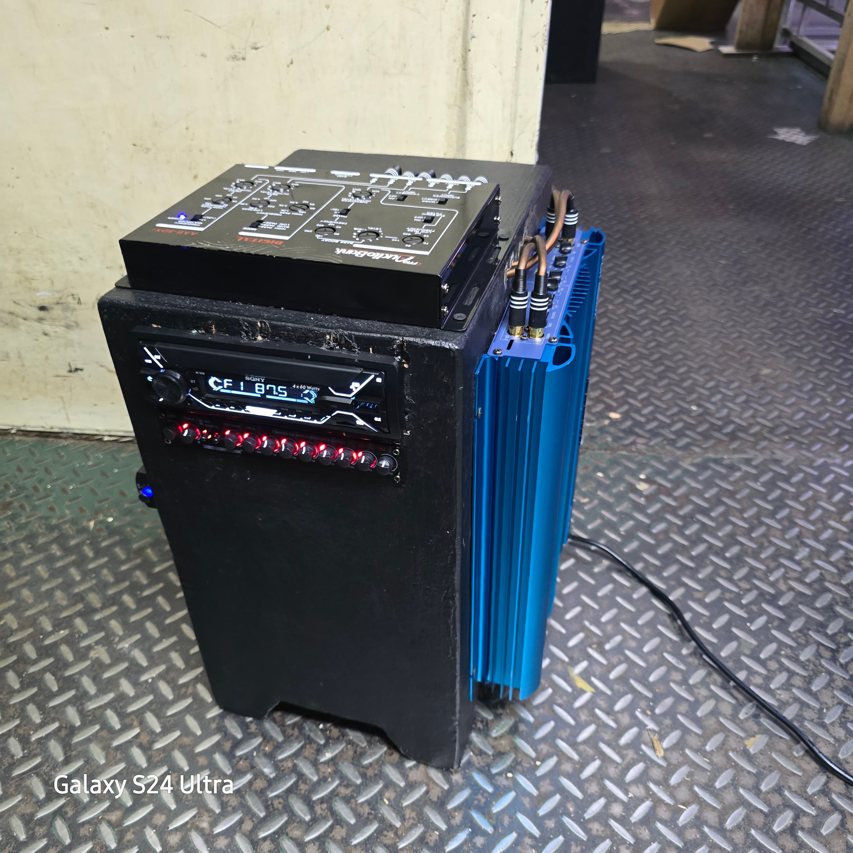 Head unit with crossover