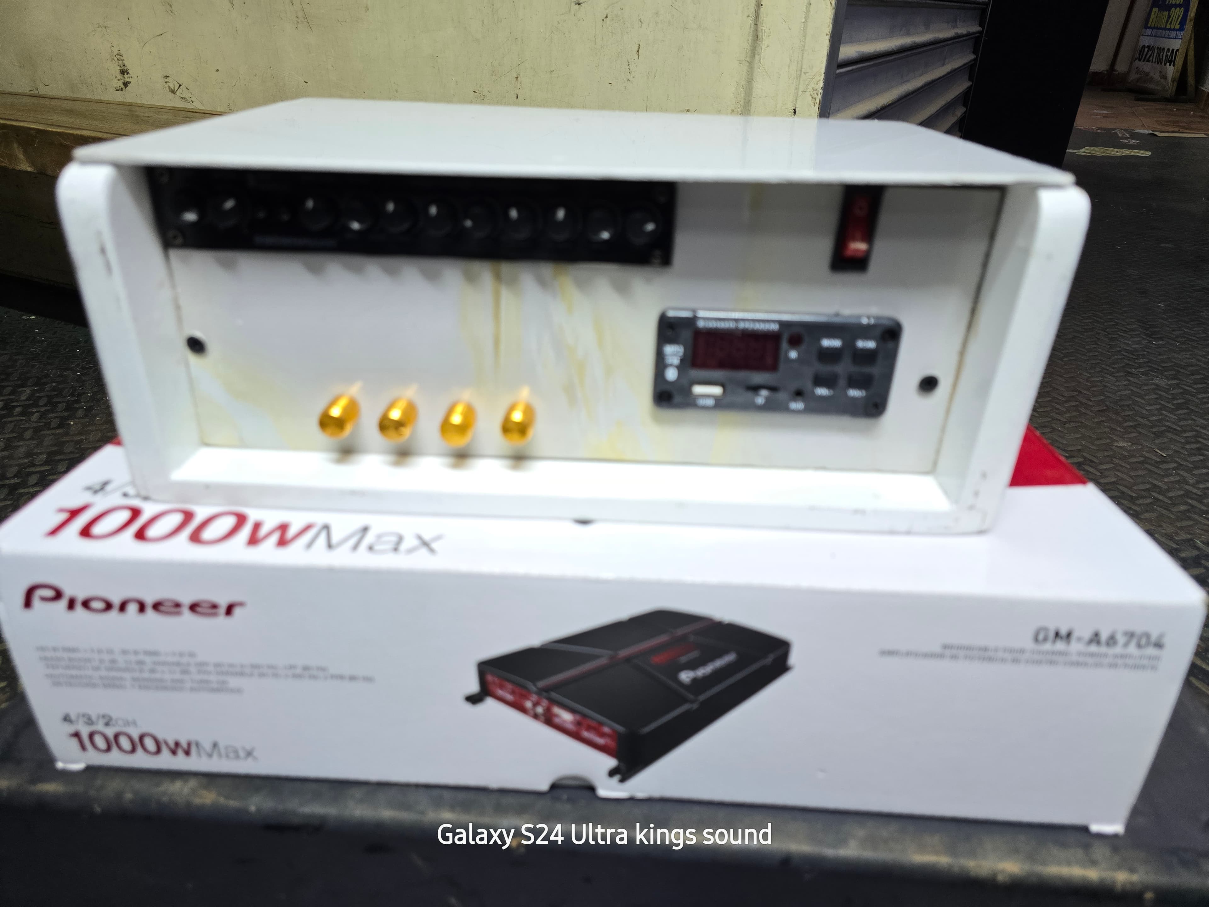 Marble white amplifier 