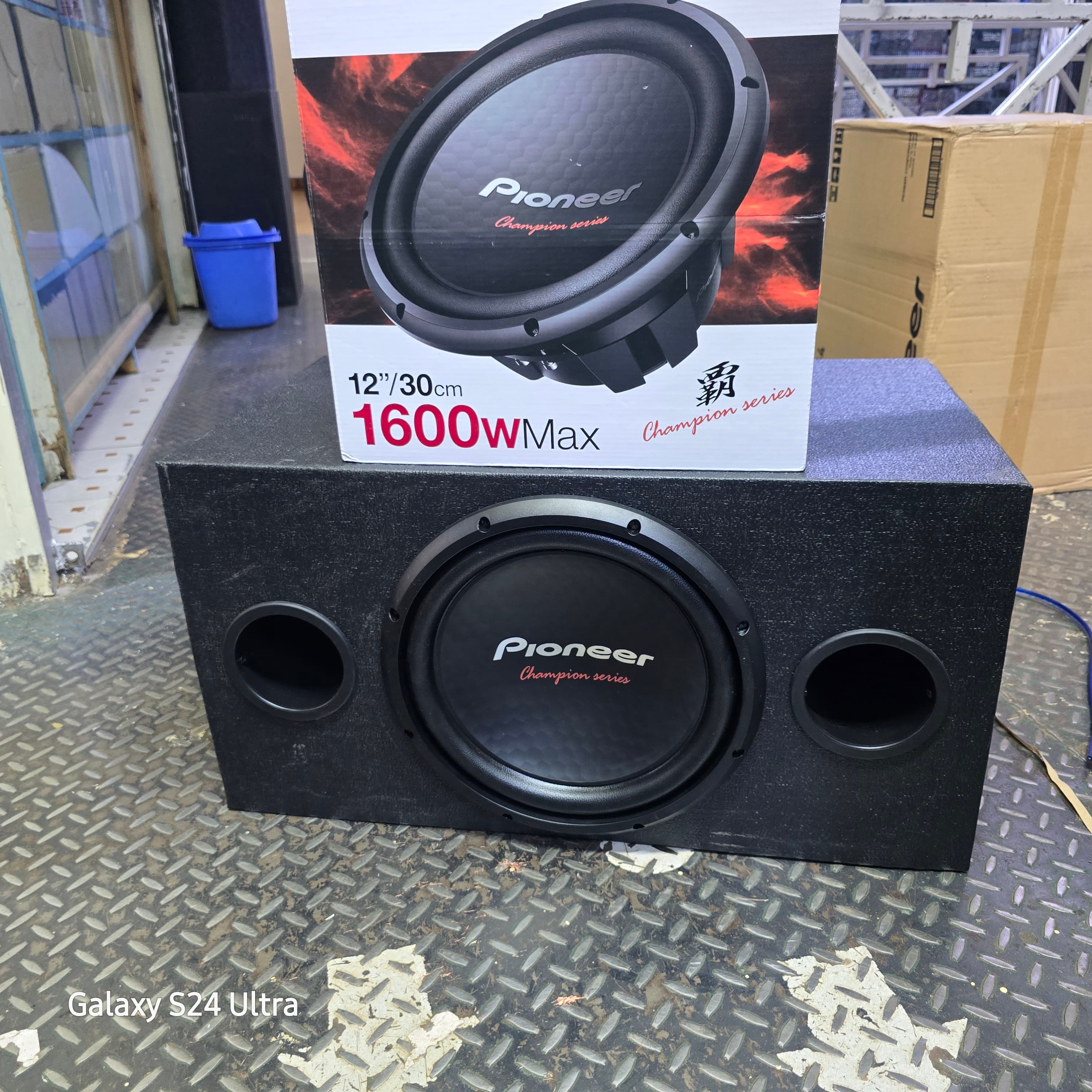 Pioneer woofer 1600watts dual coiled