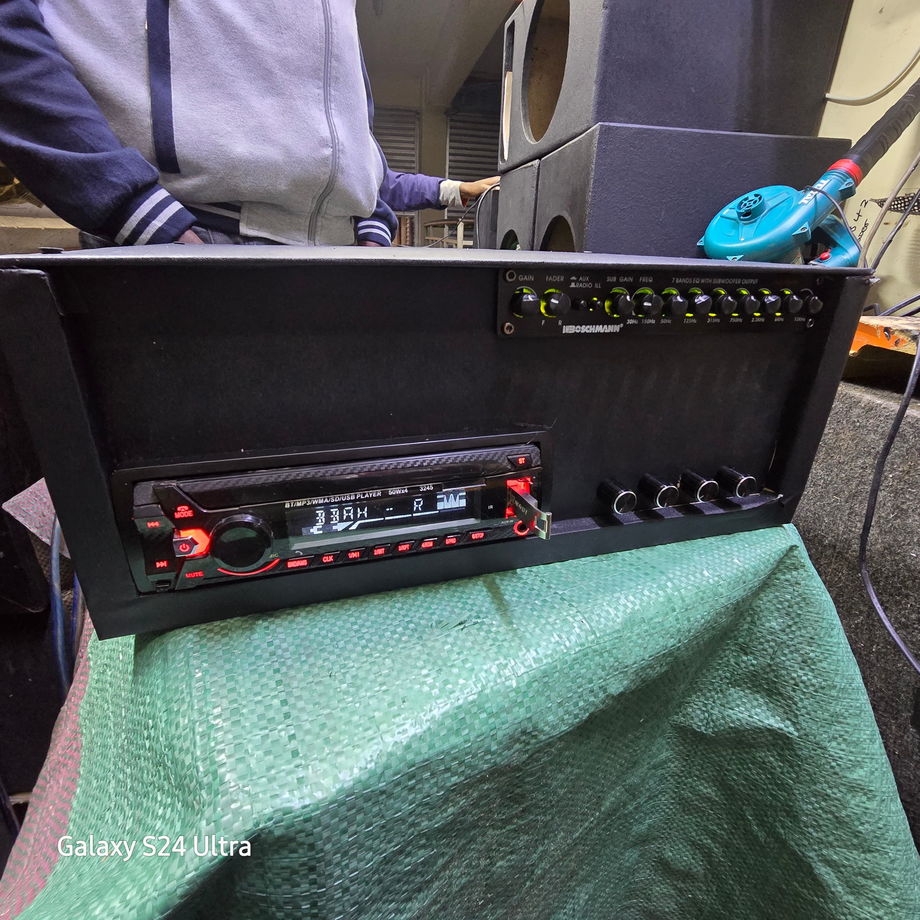 Car radio amplifier 