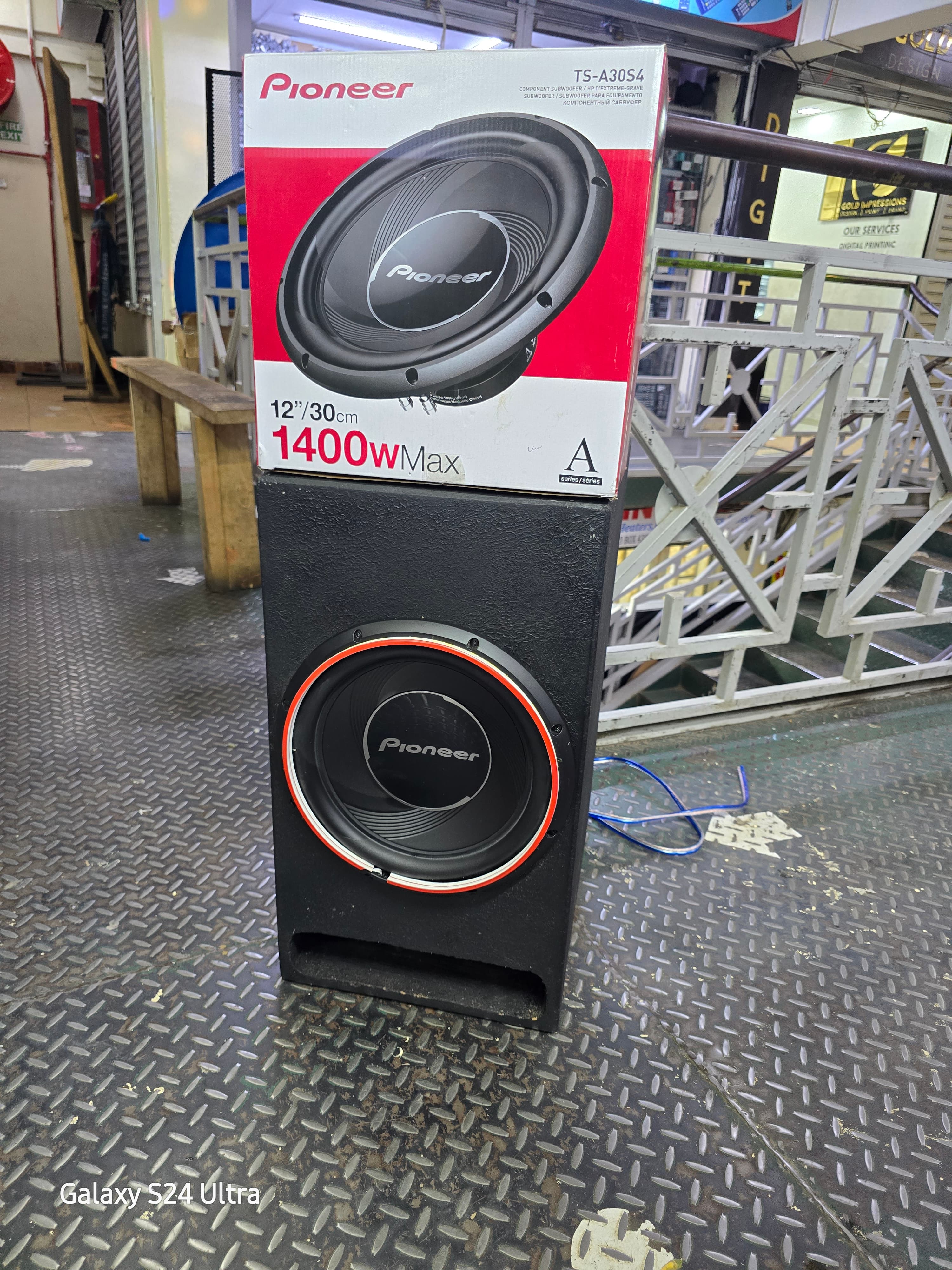 Pioneer 1400watts subwoofer