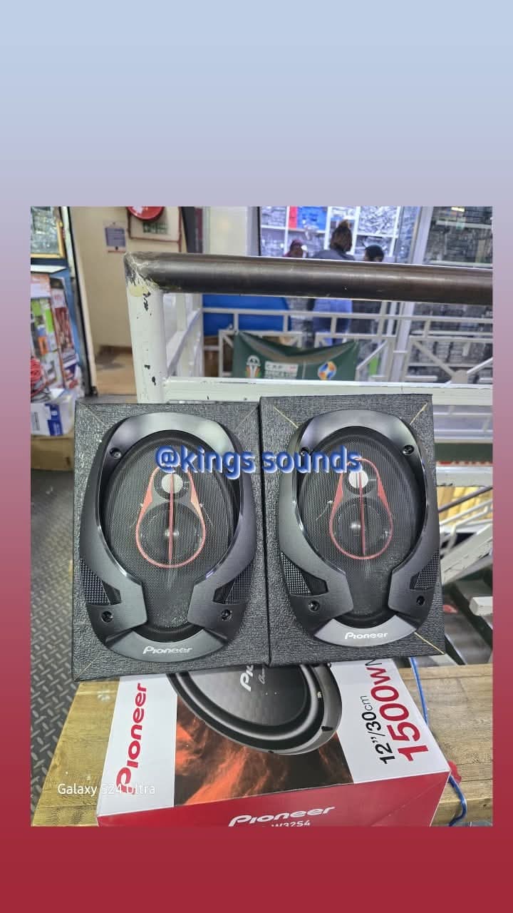 Pioneer R series 400watts.