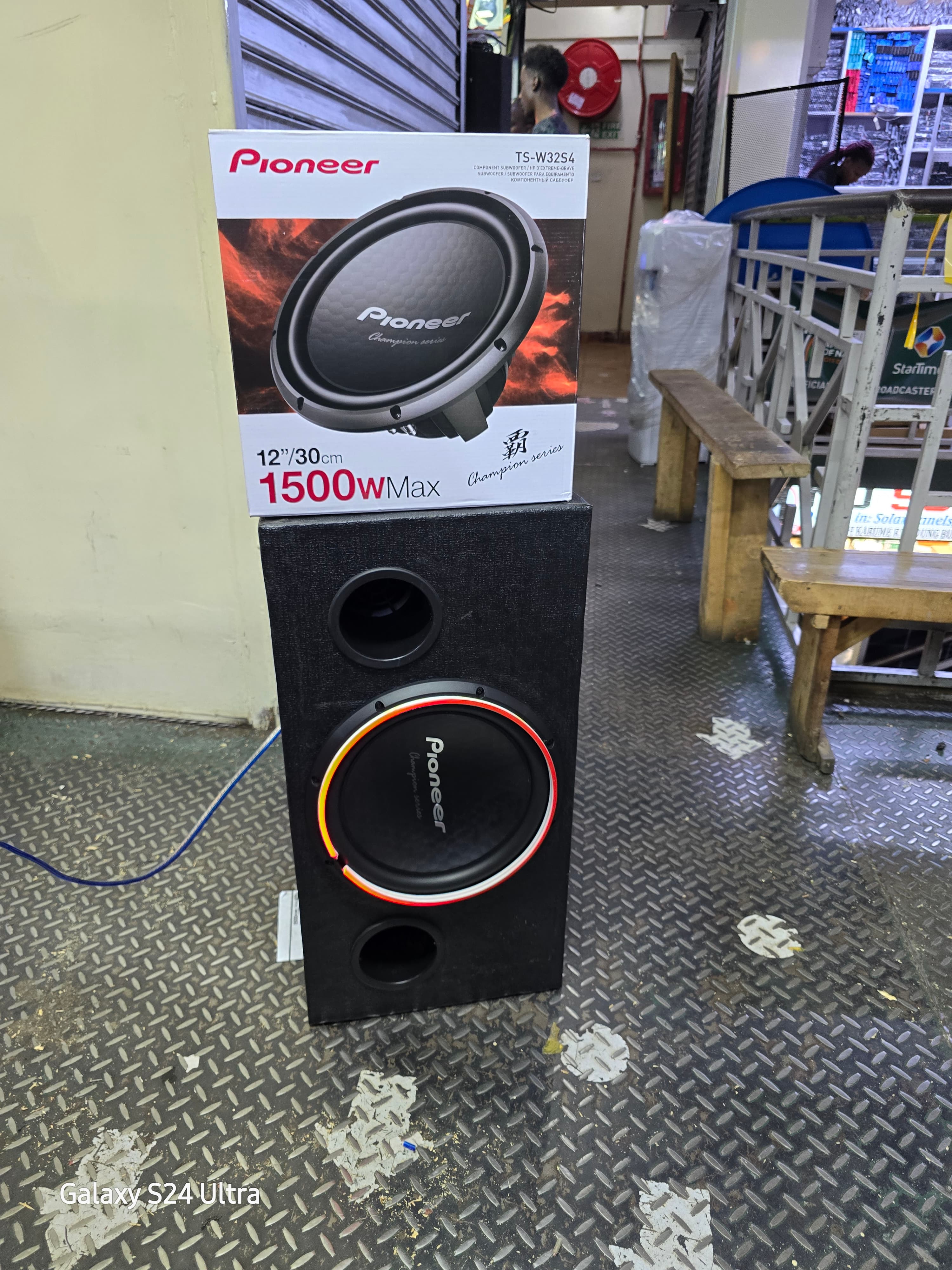 Pioneer 1500watts subwoofer